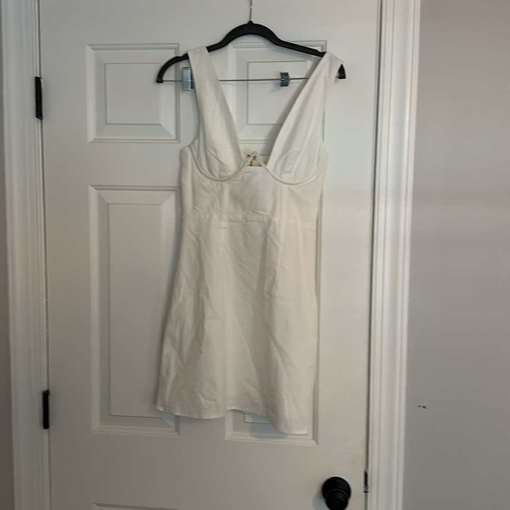 Runaway Roxy Linen Dress - Picture 2 of 3